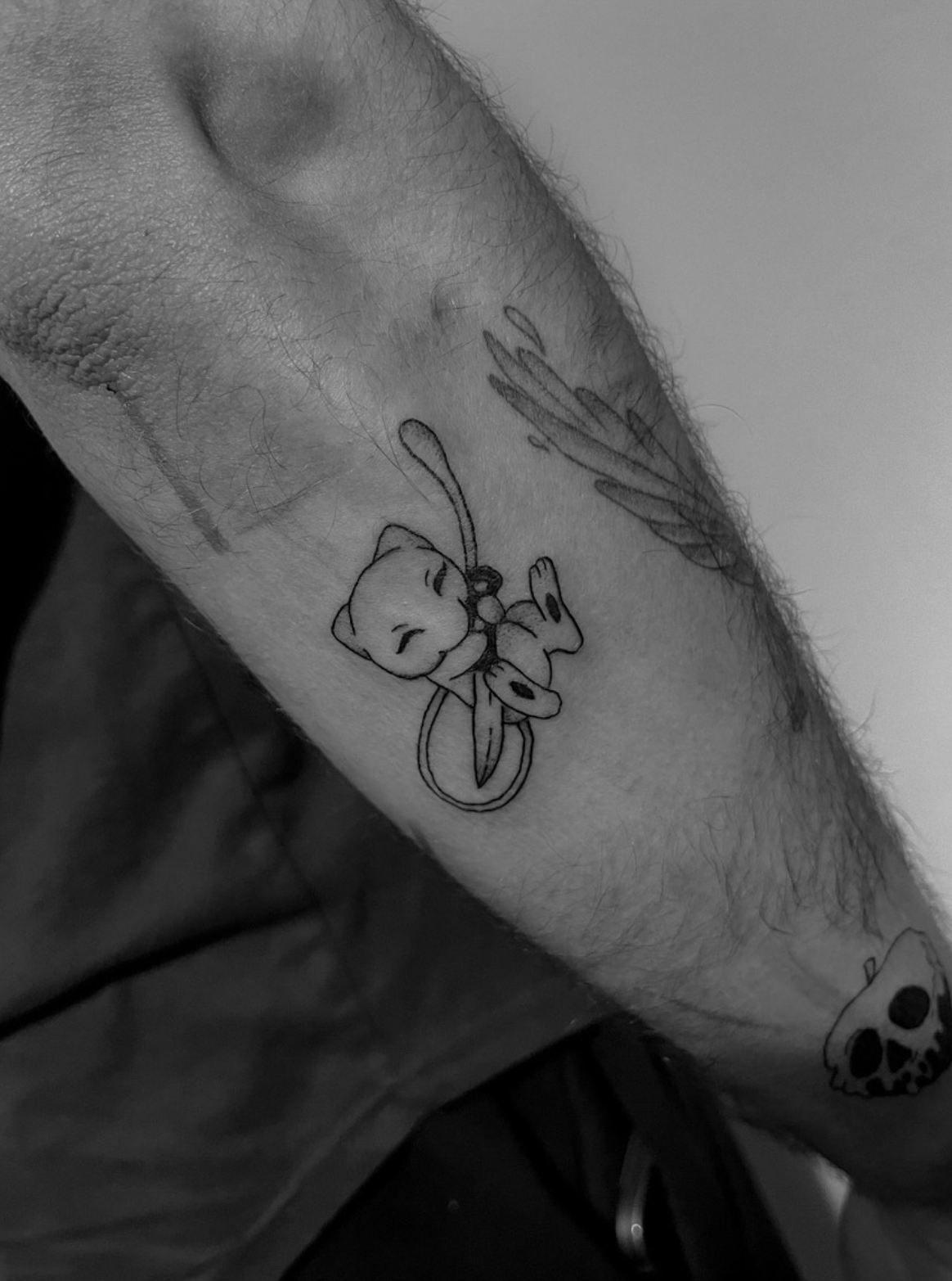 Tatuaje fineline Mew